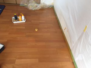 木部塗装された床